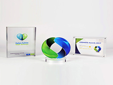 Βραβεία COSMOTE από plexiglass με UV εκτύπωση και αμμοβολή 1