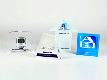 Βραβεία από plexiglass με UV εκτύπωση και αμμοβολή 2