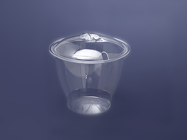 Plexiglass μπολ γλυκού με καπάκι και με εγκοπή για τοποθέτηση κουτάλας. Το προϊόν διατίθεται σε 3 μεγέθη