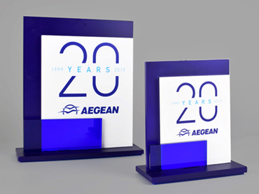 Αναμνηστική πλακέτα από μπλε και λευκό plexiglass AEGEAN