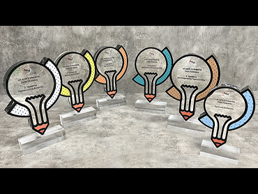 Βραβεία ΔΕΗ από plexiglass με ανάγλυφα χρωματιστά σχήματα και UV εκτύπωση