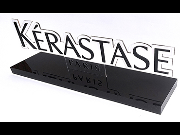 Κατασκευή stand από μαύρο και διάφανο plexiglass για KERASTASE