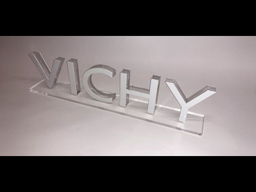 Κατασκευή stand από διάφανο και λευκή πορσελάνη plexiglass για VICHY