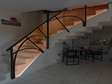 Διακοσμητικό σκάλας από φιμέ- μελί plexiglass