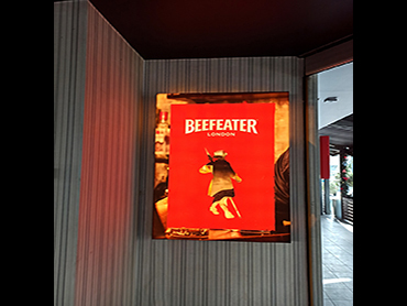Lightbox Beefeater από plexiglass με UV εκτύπωση και LED φωτισμό 2