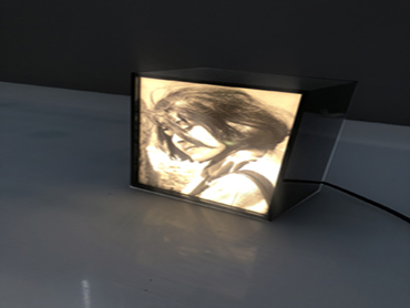 Lightbox κουτί από μαύρο plexiglass και UV εκτύπωση στην όψη